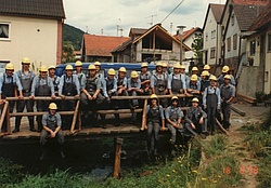 Belastungsprobe der Behelfsbrücke über den Weilbach.